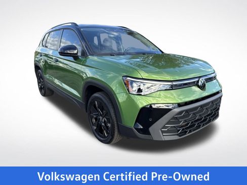 Certified 2025 Volkswagen Taos SE image 8