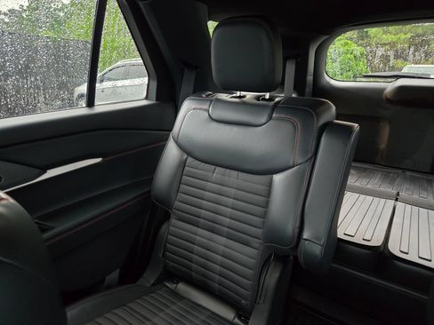 Used 2025 Ford Explorer ST-Line AWD/4WD image 12