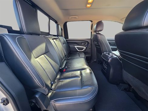 Used 2016 Nissan Titan PRO-4X w/ Pro-4x Convenience Package image 9
