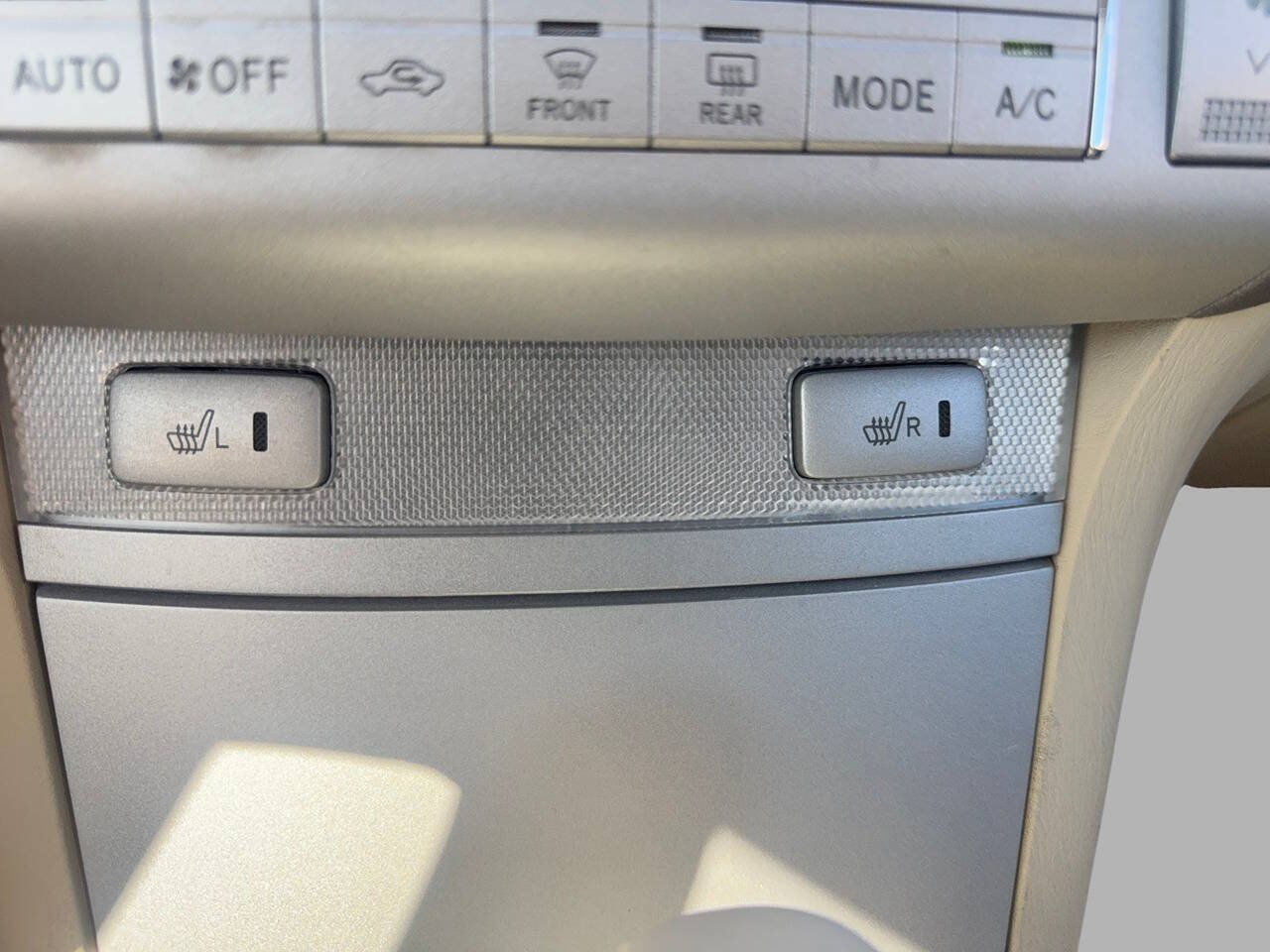 Used 2004 Toyota Solara SLE FWD image 28
