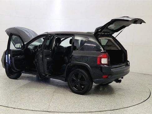 Used 2017 Jeep Compass Latitude AWD/4WD image 11