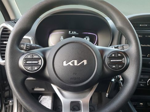 Certified 2025 Kia Soul LX w/ LX Technology Package FWD image 16