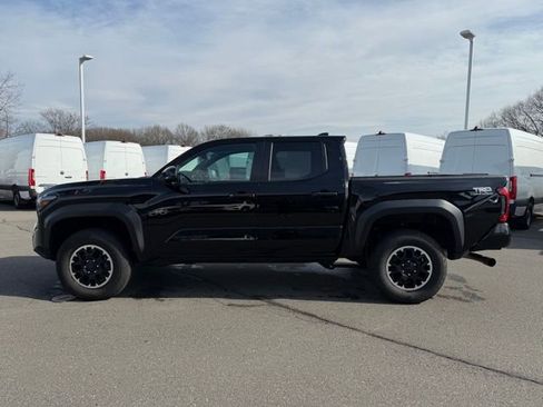 Used 2024 Toyota Tacoma TRD Off-Road image 4