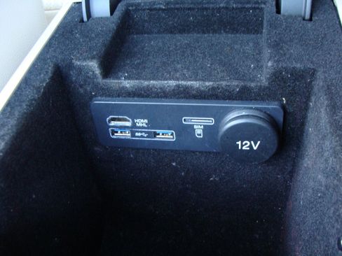 Used 2017 Jaguar XF Prestige image 29