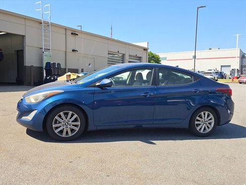 Used 2014 Hyundai Elantra SE w/ Option Group 02 FWD image 5
