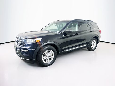 Used 2022 Ford Explorer XLT w/ Equipment Group 202A RWD image 3