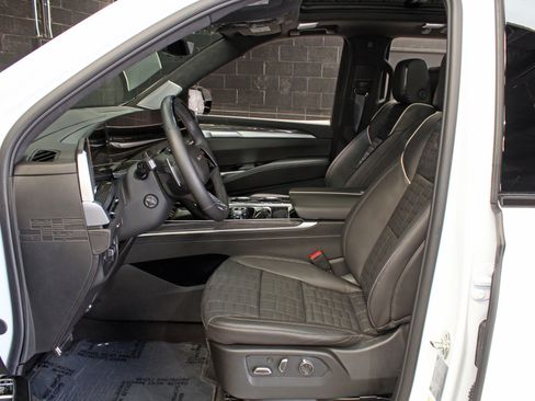 Used 2026 Cadillac Escalade V AWD/4WD image 31
