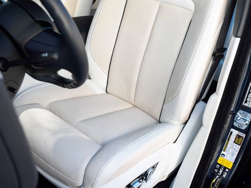 Certified 2022 Rolls-Royce Cullinan image 23