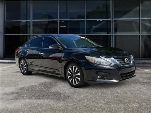 Used 2016 Nissan Altima 2.5 SL w/ 2.5 Technology w/LED Package FWD image 2