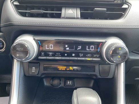 Used 2019 Toyota RAV4 XLE AWD/4WD image 19