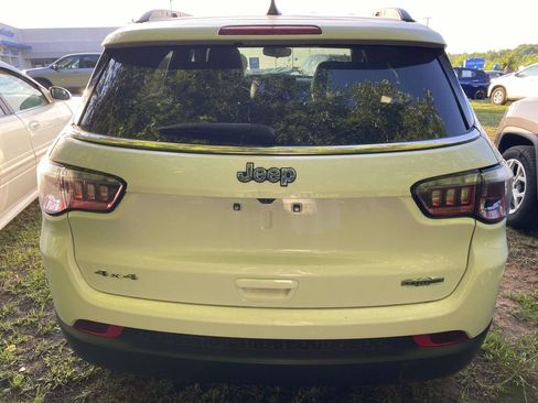 Used 2024 Jeep Compass Latitude AWD/4WD image 6
