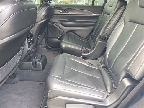 Used 2023 Jeep Grand Cherokee L Limited image 11