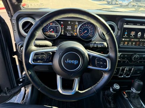 Used 2020 Jeep Wrangler Unlimited Sahara image 23