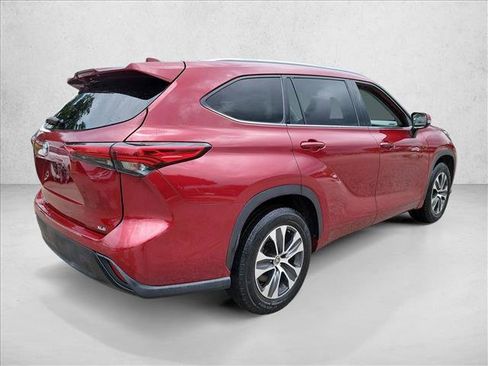 Used 2020 Toyota Highlander XLE FWD image 5