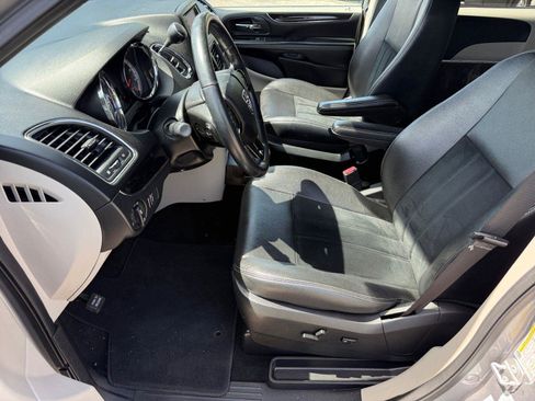 Used 2018 Dodge Grand Caravan SXT FWD image 10