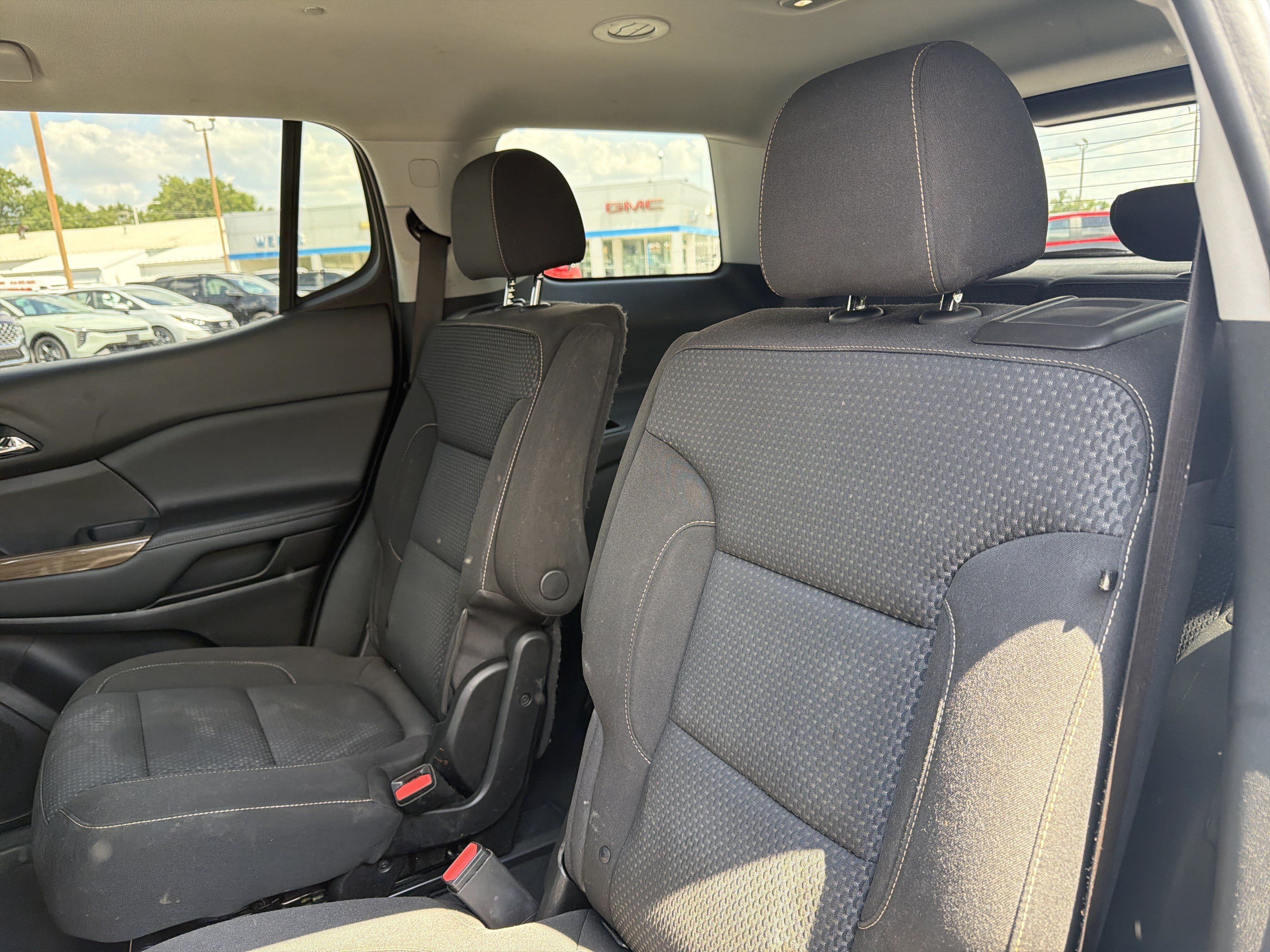 Used 2022 GMC Acadia SLE w/ Driver Convenience Package FWD image 5