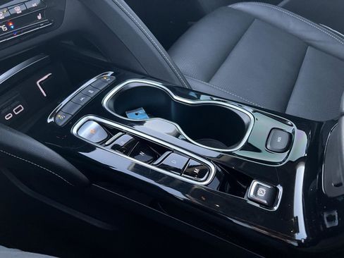 Used 2021 Buick Envision Essence w/ Technology Package I image 37