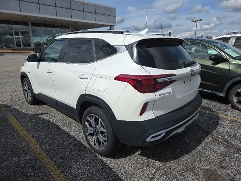 Used 2021 Kia Seltos EX AWD/4WD image 2