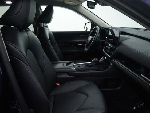 Used 2024 Toyota Grand Highlander XLE image 11