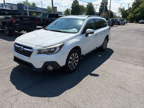 Used 2019 Subaru Outback 3.6R Touring AWD/4WD image 3