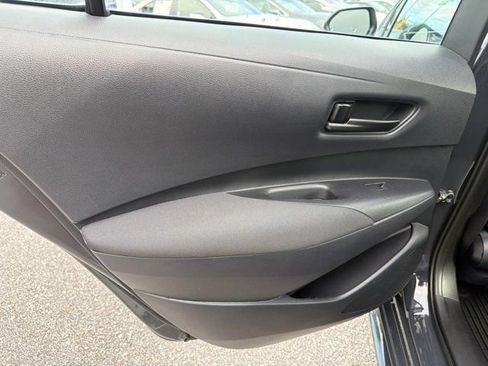 Used 2025 Toyota Corolla LE FWD image 12