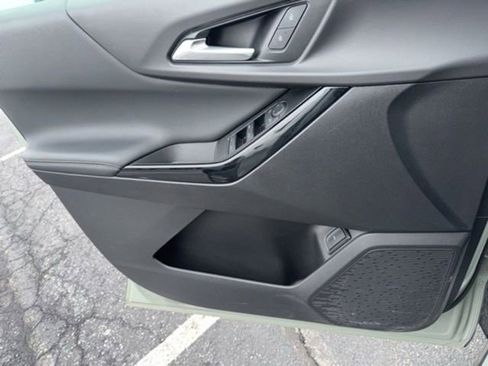 Used 2025 Chevrolet Equinox LT w/ Convenience Package II image 25