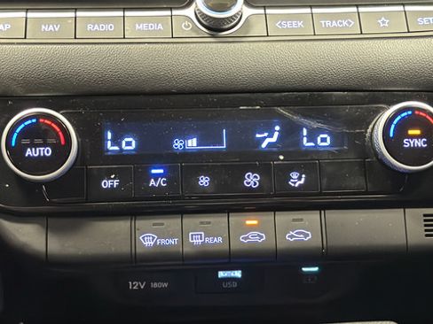 Used 2024 Hyundai Elantra SEL FWD image 17