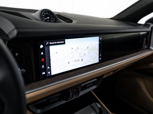 Certified 2025 Porsche Cayenne GTS image 17