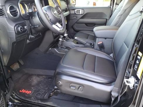 Used 2025 Jeep Wrangler Unlimited Sahara AWD/4WD image 8