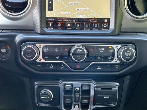 Certified 2022 Jeep Wrangler Unlimited Sahara w/ Cold Weather Group AWD/4WD image 18