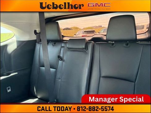 Used 2023 Toyota Highlander XLE FWD image 22