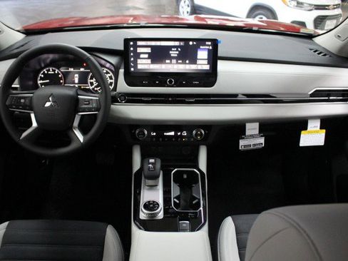 New 2026 Mitsubishi Outlander SE image 20