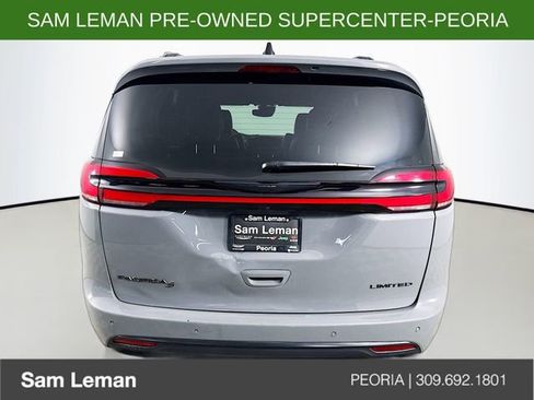 Used 2025 Chrysler Pacifica Limited image 6