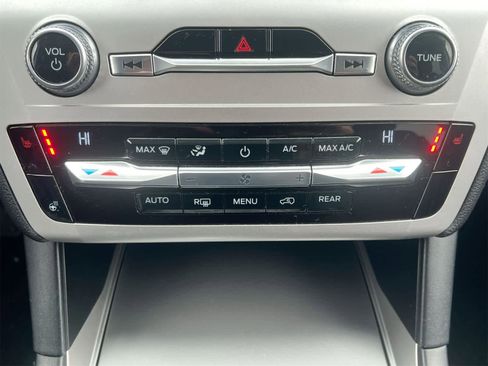 Used 2020 Ford Explorer XLT w/ Comfort Package image 28