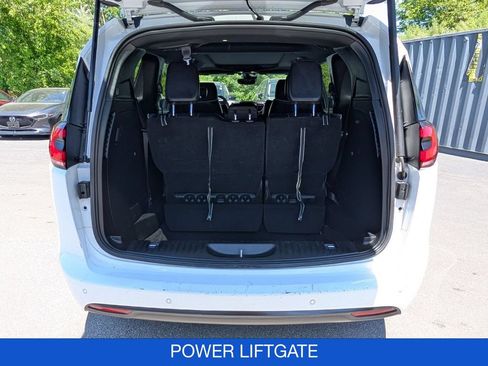 Used 2025 Chrysler Pacifica Limited FWD image 31