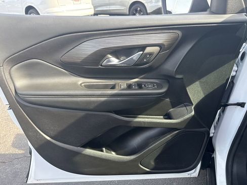 Certified 2024 GMC Terrain SLE w/ Driver Convenience Package image 16