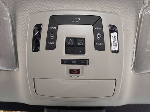 Certified 2026 Toyota Sienna XLE FWD image 20