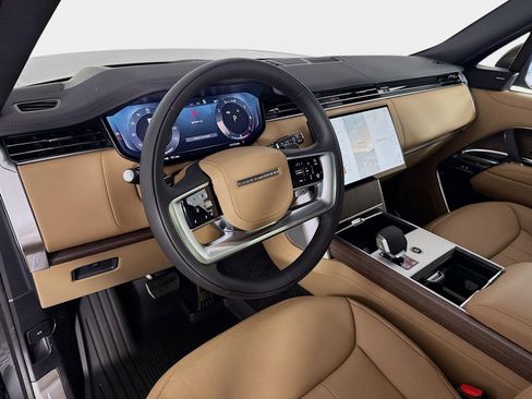 New 2026 Land Rover Range Rover Long Wheelbase SE AWD/4WD image 9