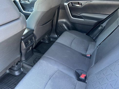 Used 2021 Toyota RAV4 XLE w/ Convenience Package FWD image 13