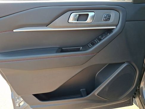 Used 2025 Ford Explorer ST AWD/4WD image 12