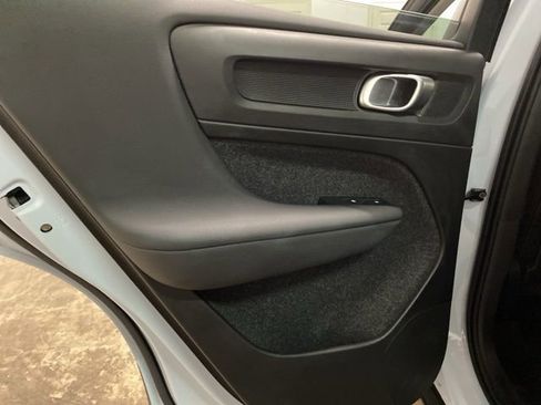 Used 2025 Volvo XC40 B5 Plus image 70