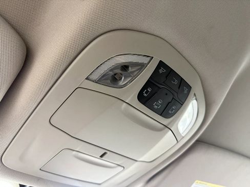 Used 2020 Chrysler Voyager Lxi FWD image 26