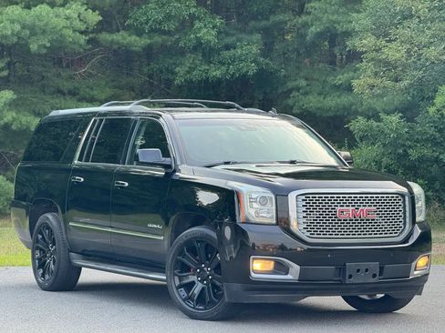 Used 2015 GMC Yukon XL Denali w/ Touring Package AWD/4WD image 2
