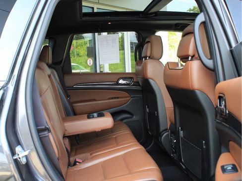 Used 2021 Jeep Grand Cherokee Overland AWD/4WD image 27