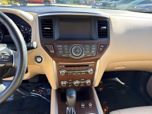 Used 2018 Nissan Pathfinder Platinum w/ Cargo Package AWD/4WD image 29