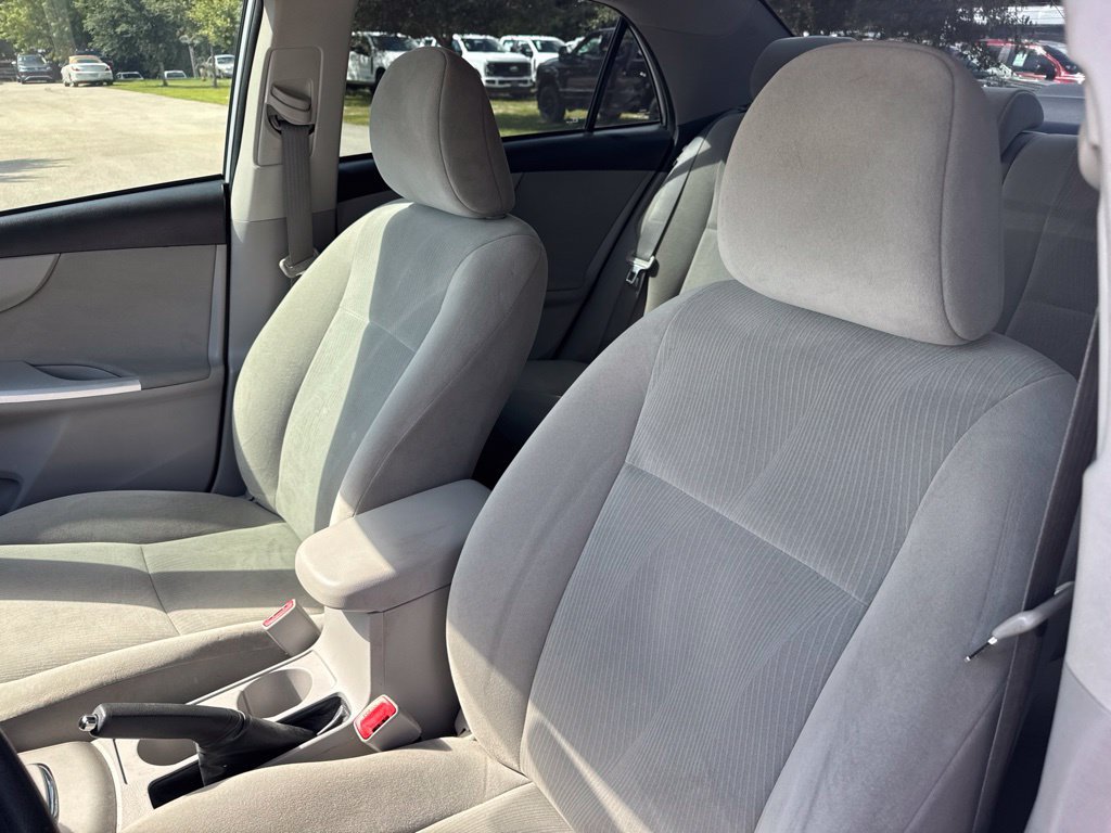 Used 2013 Toyota Corolla LE FWD image 10