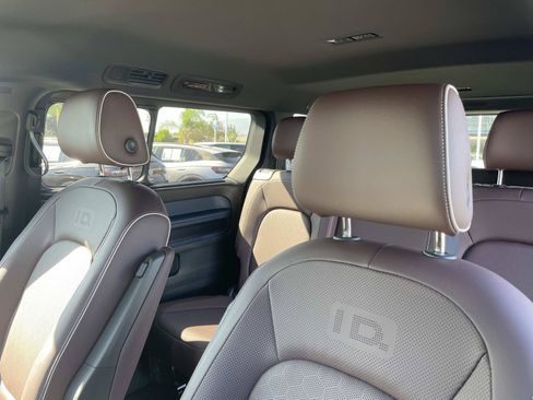 Certified 2025 Volkswagen ID. Buzz Pro S RWD image 23