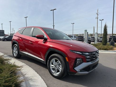 Certified 2026 Hyundai Tucson SE image 3