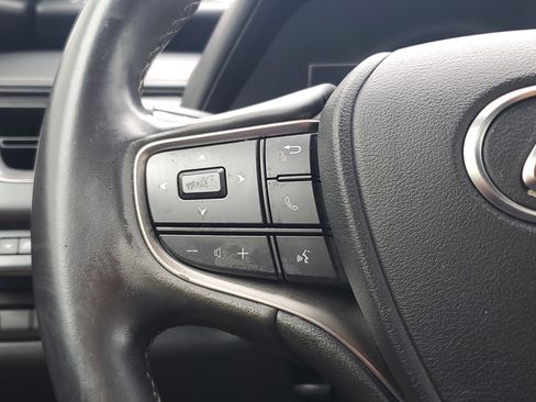 Used 2021 Lexus UX 200 w/ Accessory Package (Z1) FWD image 21