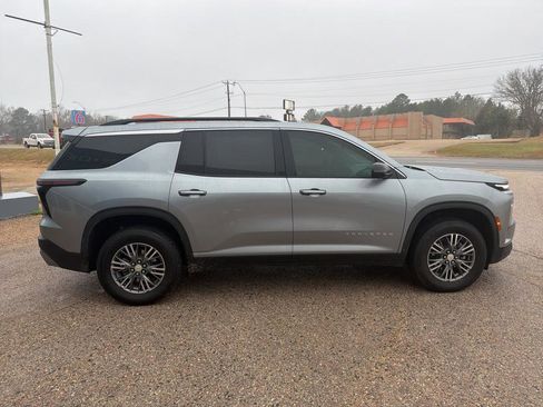 Used 2024 Chevrolet Traverse LT image 14